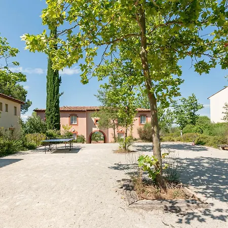 منتزه العطل Village Pierre & Le Rouret 3*