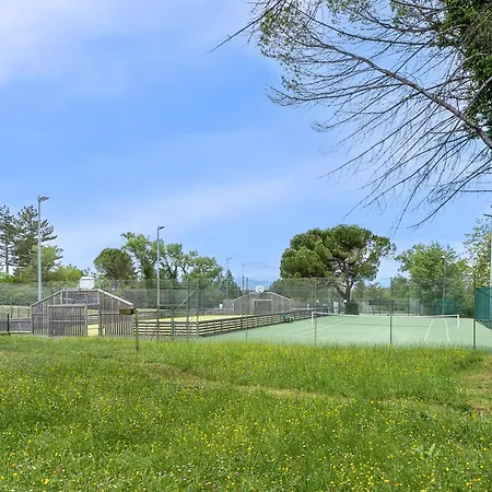 Holiday park Village Pierre & Le Rouret 3*
