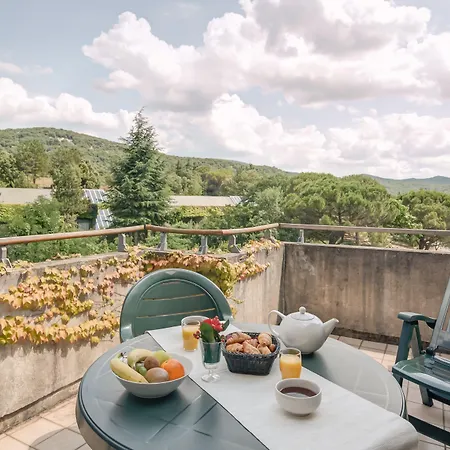 Village Pierre & Le Rouret 3*