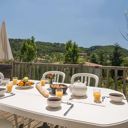 Village Pierre & Le Rouret 3* غروسبيير