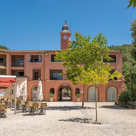 Village Pierre & Le Rouret 3*