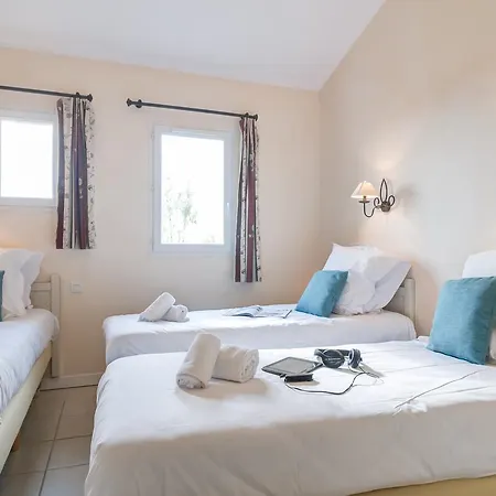 Village Pierre & Le Rouret ホリデーパーク 3*